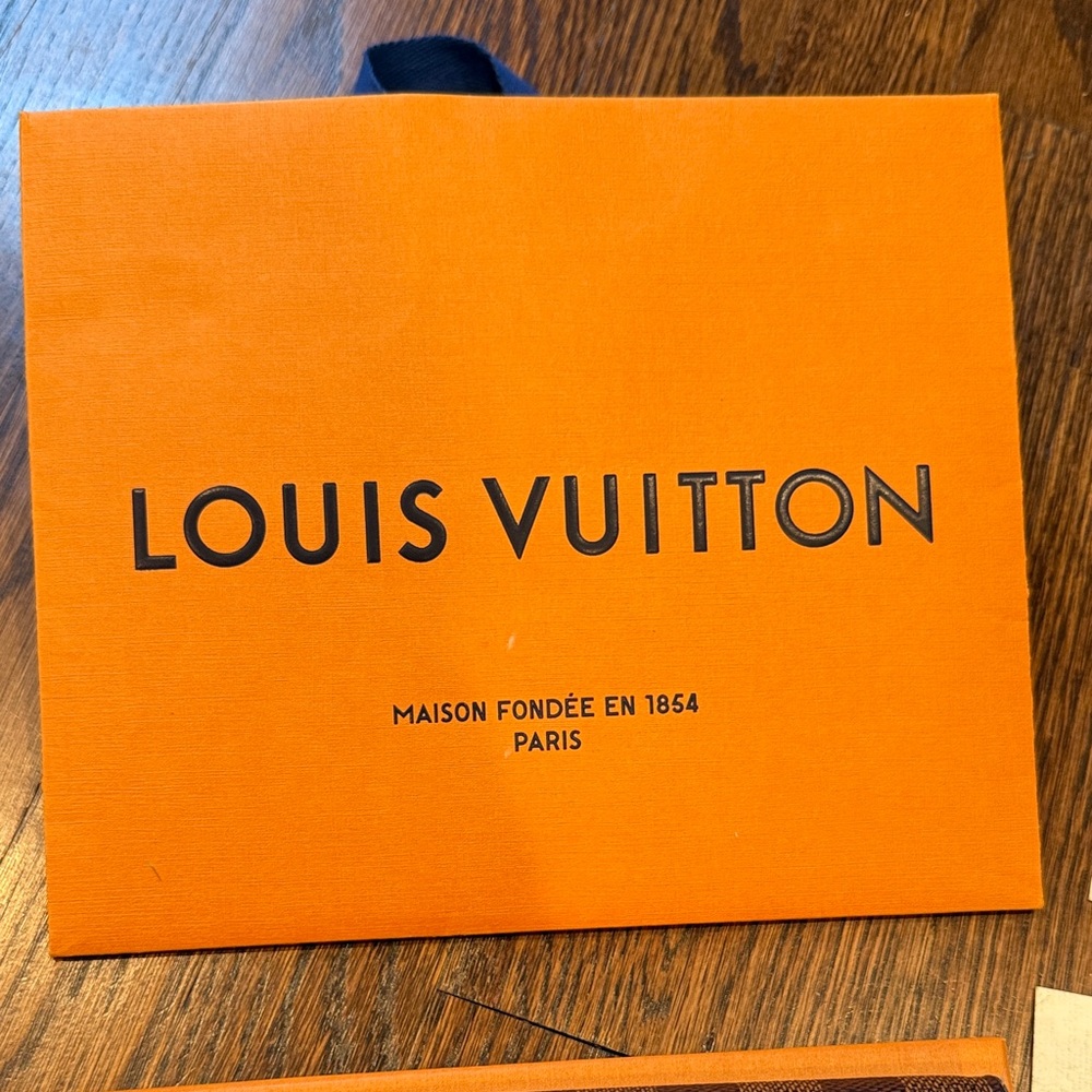 Louis Vuitton Sarah Wallet - Picture 9 of 14